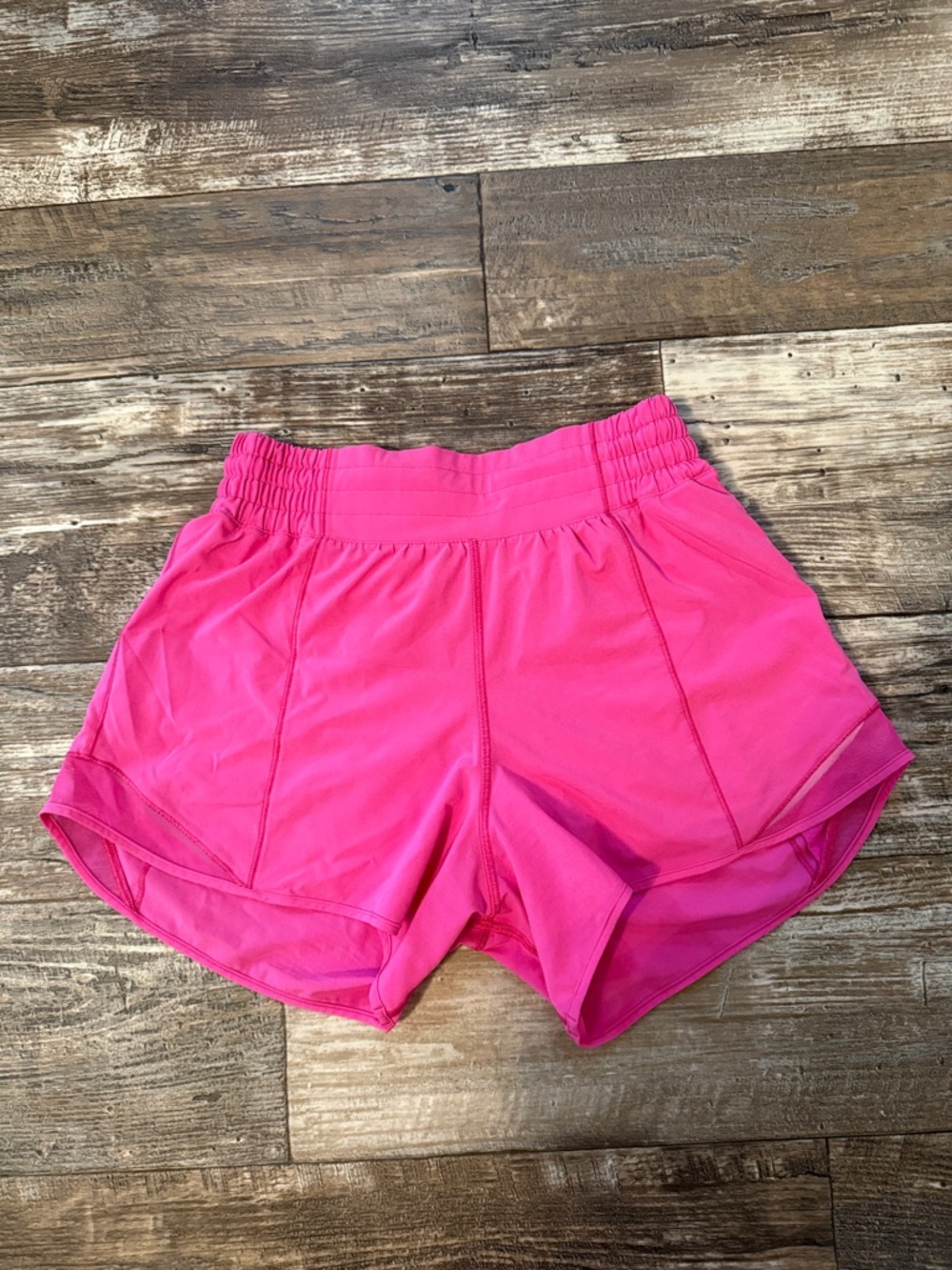 Women’s Lululemon Hotty Hot High-Rise 4 in Shorts